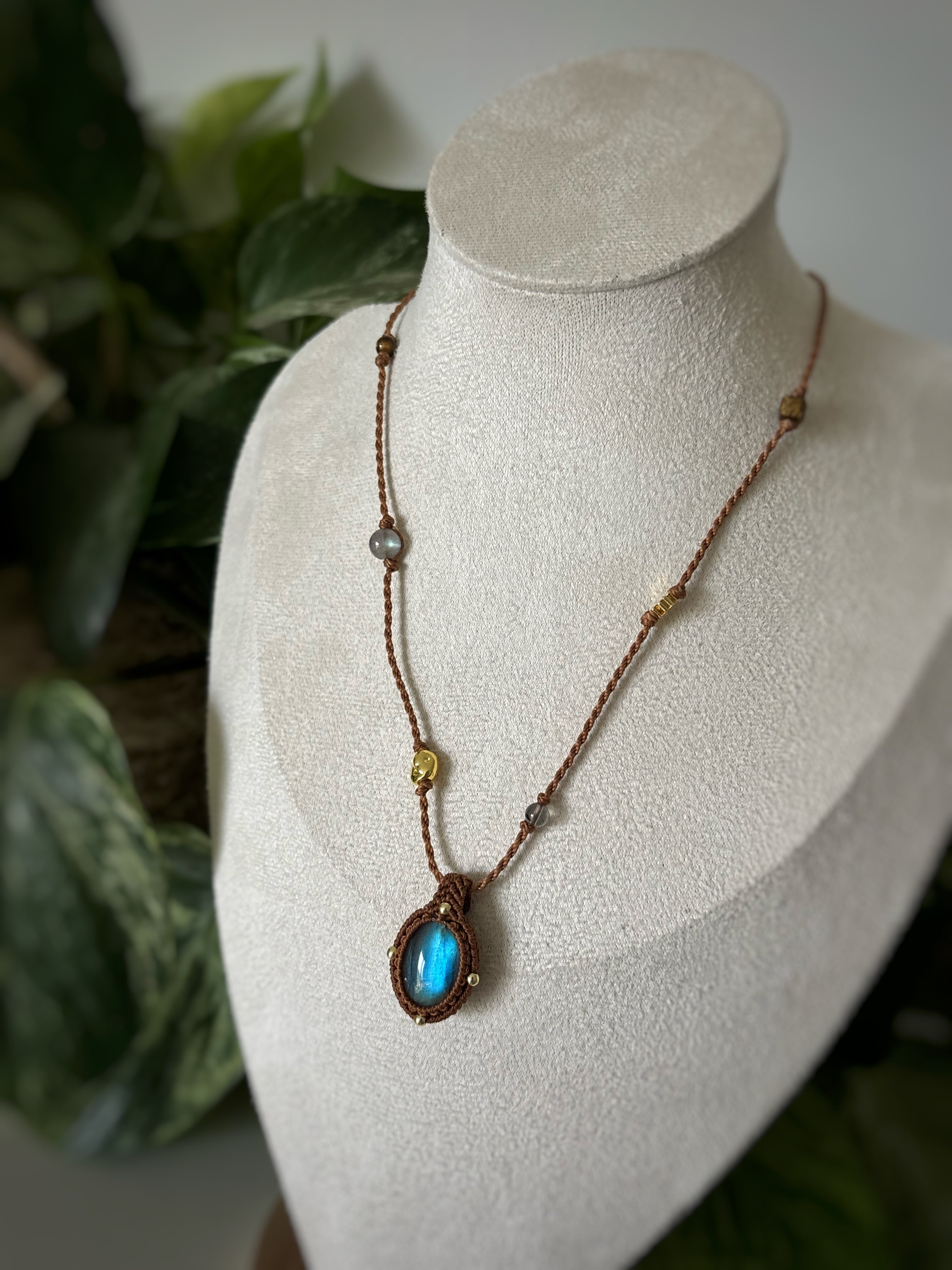 Collier Labradorite micro macramé - Marron