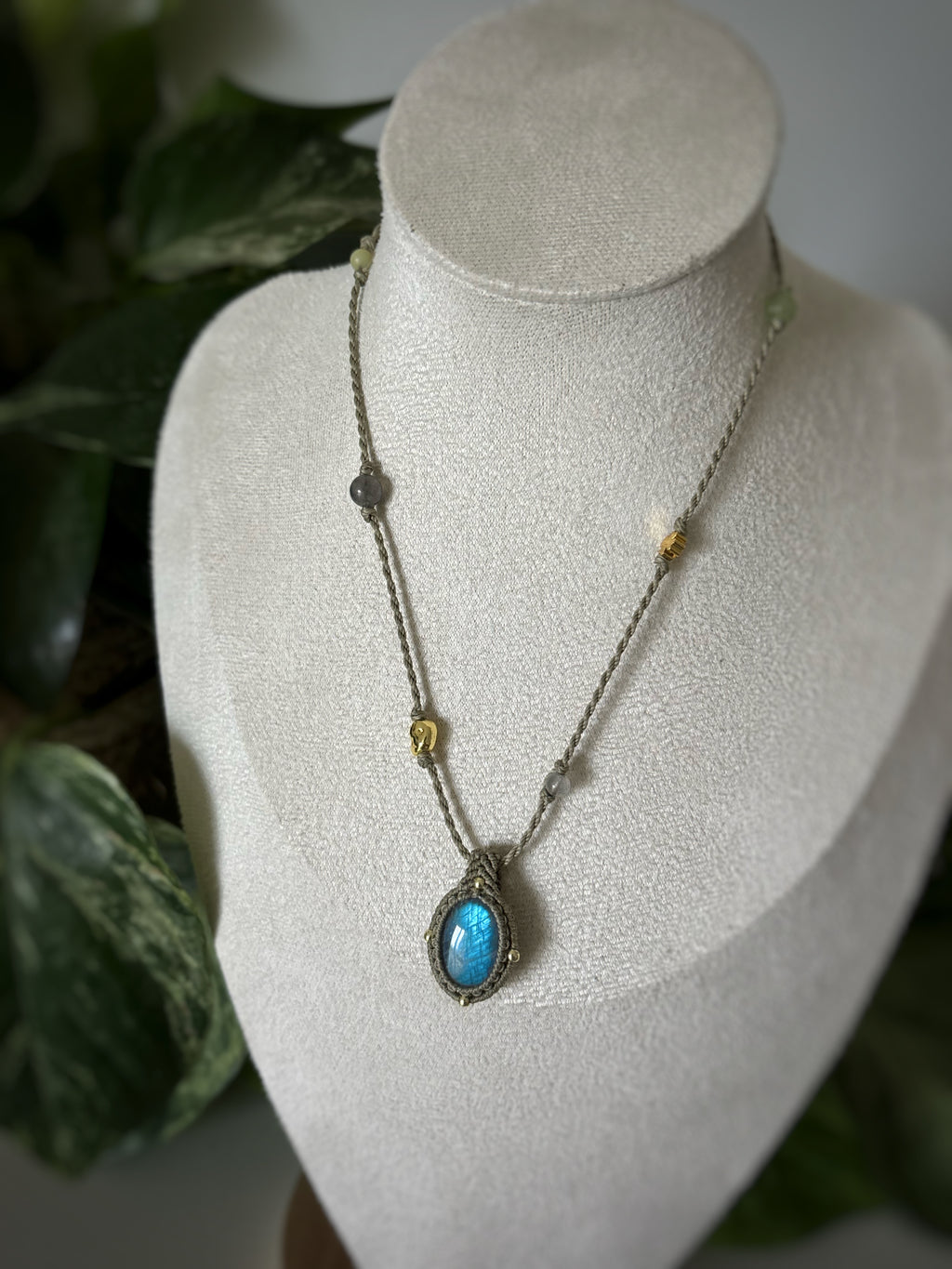 Talisman micro-macramé
