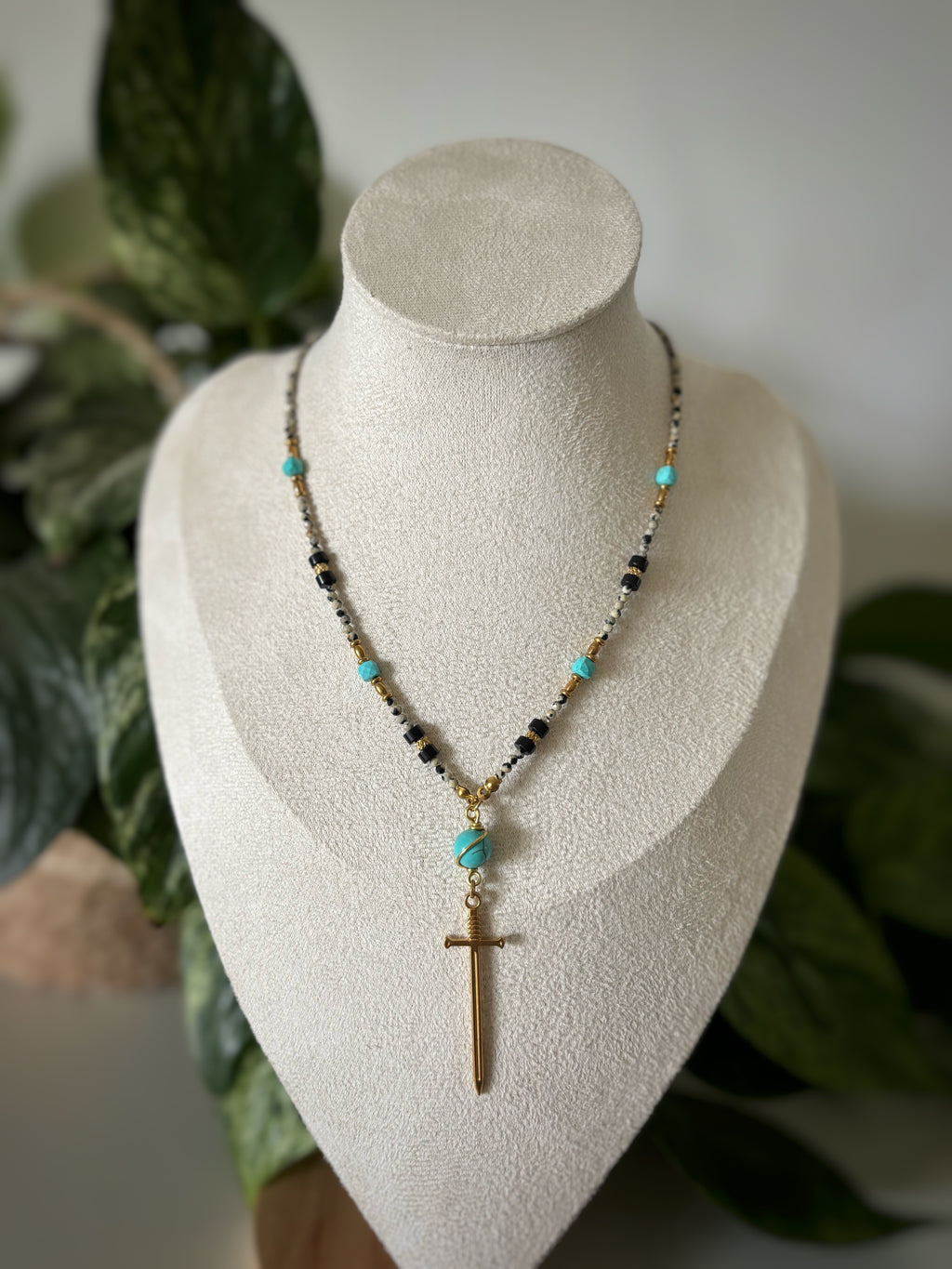 Collier épée - Jaspe dalmatien, Obsidienne noire, Turquoise