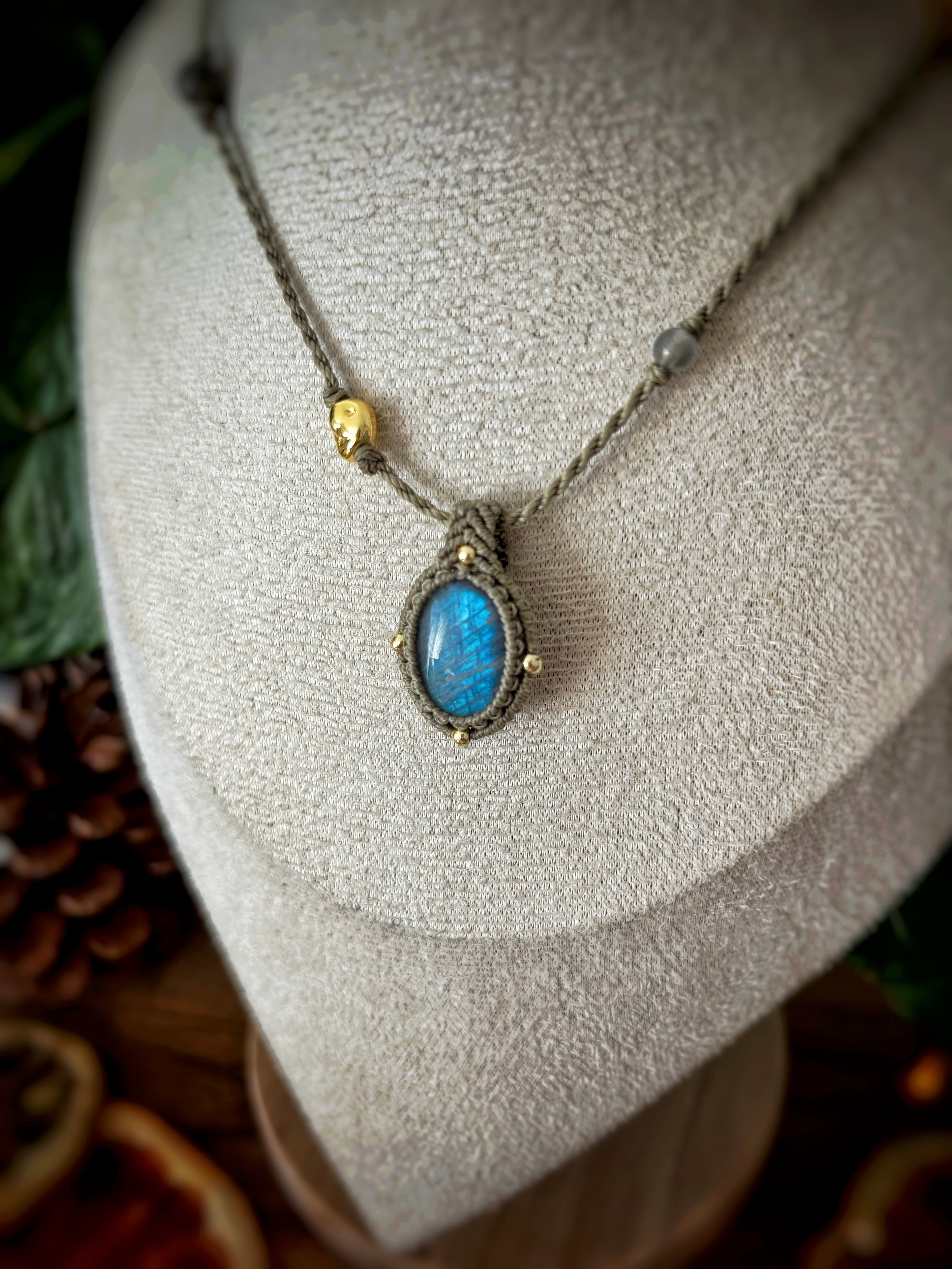 Talisman micro-macramé