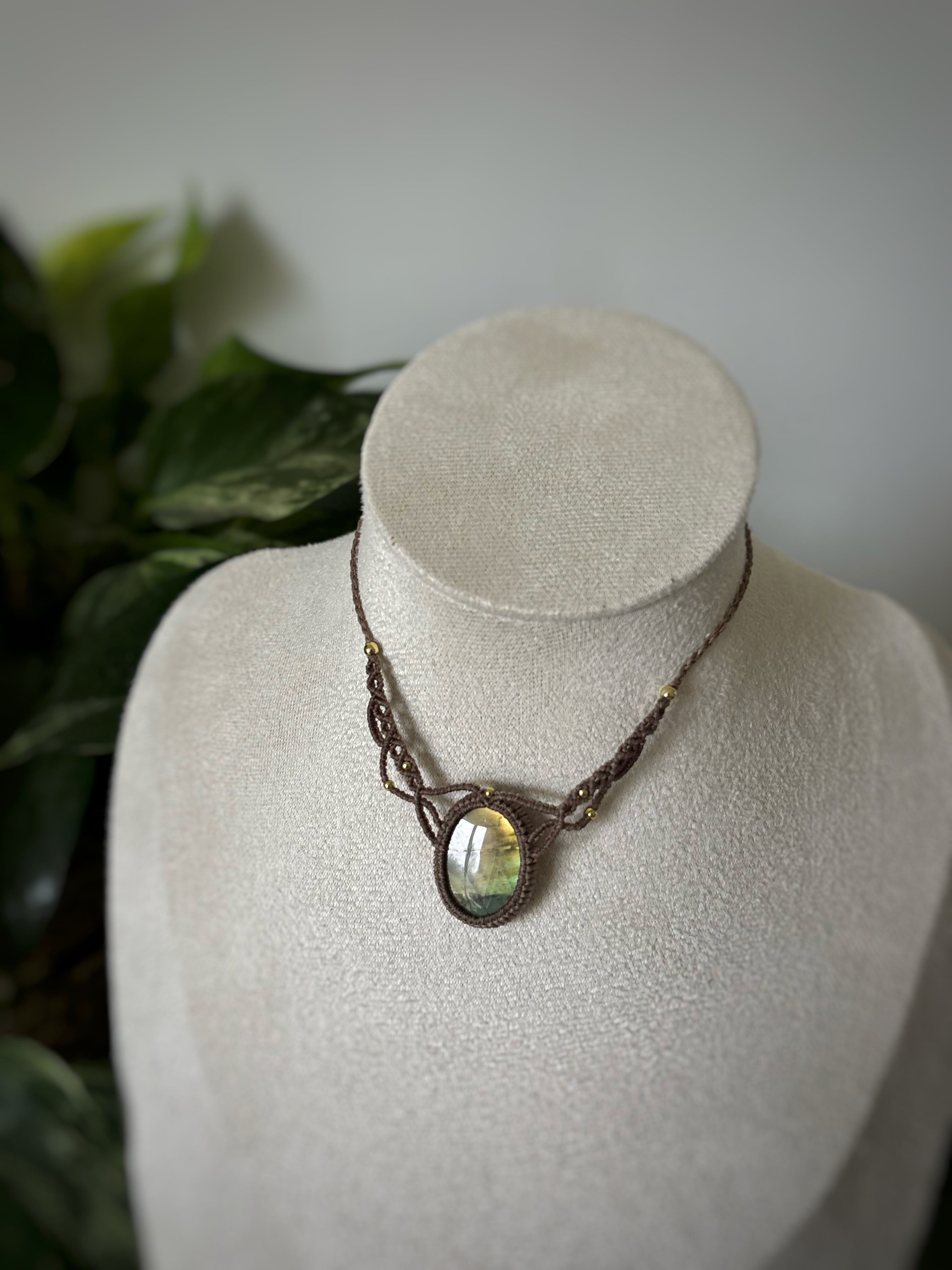 Collier Labradorite micro macramé