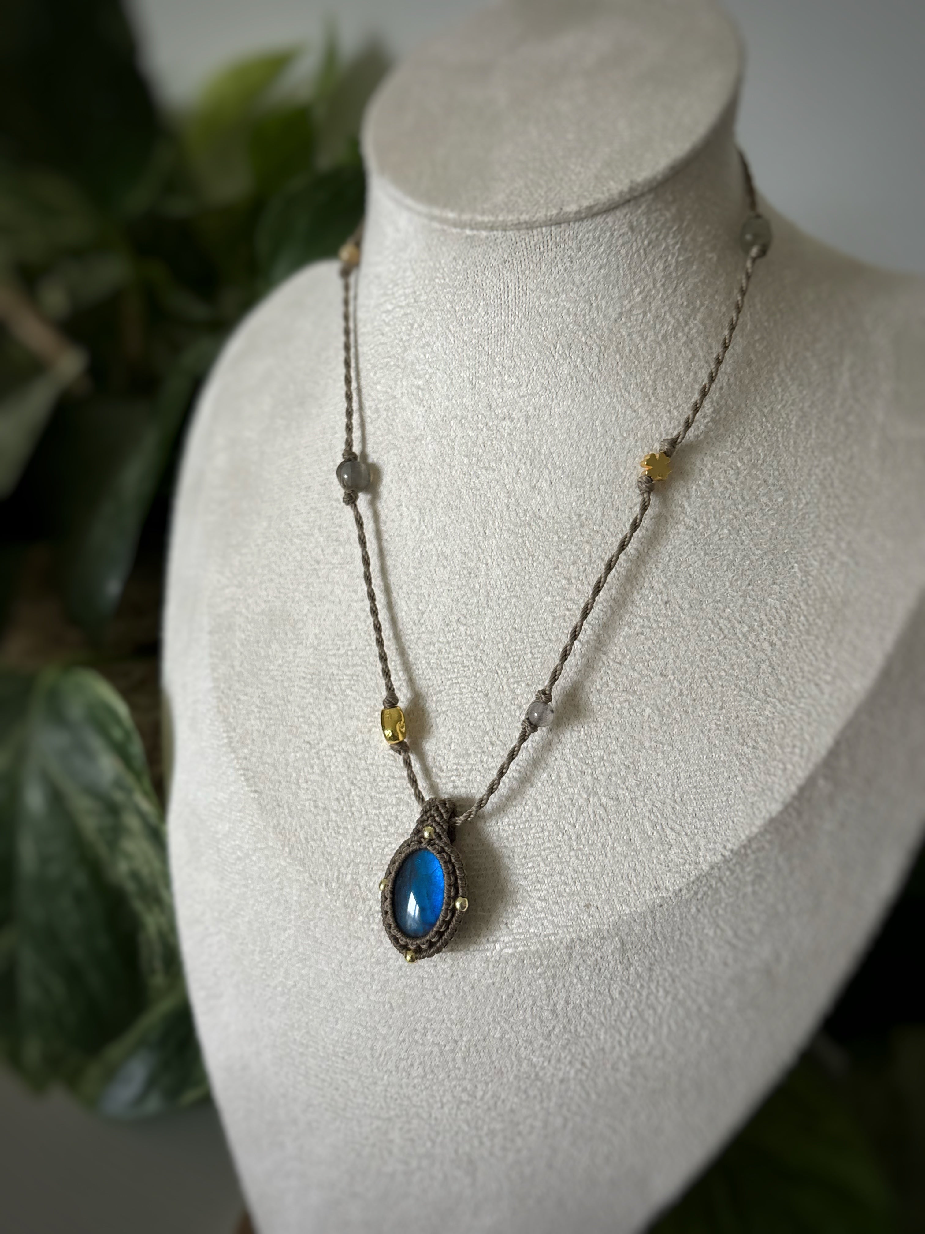 Collier Labradorite micro macramé - taupe