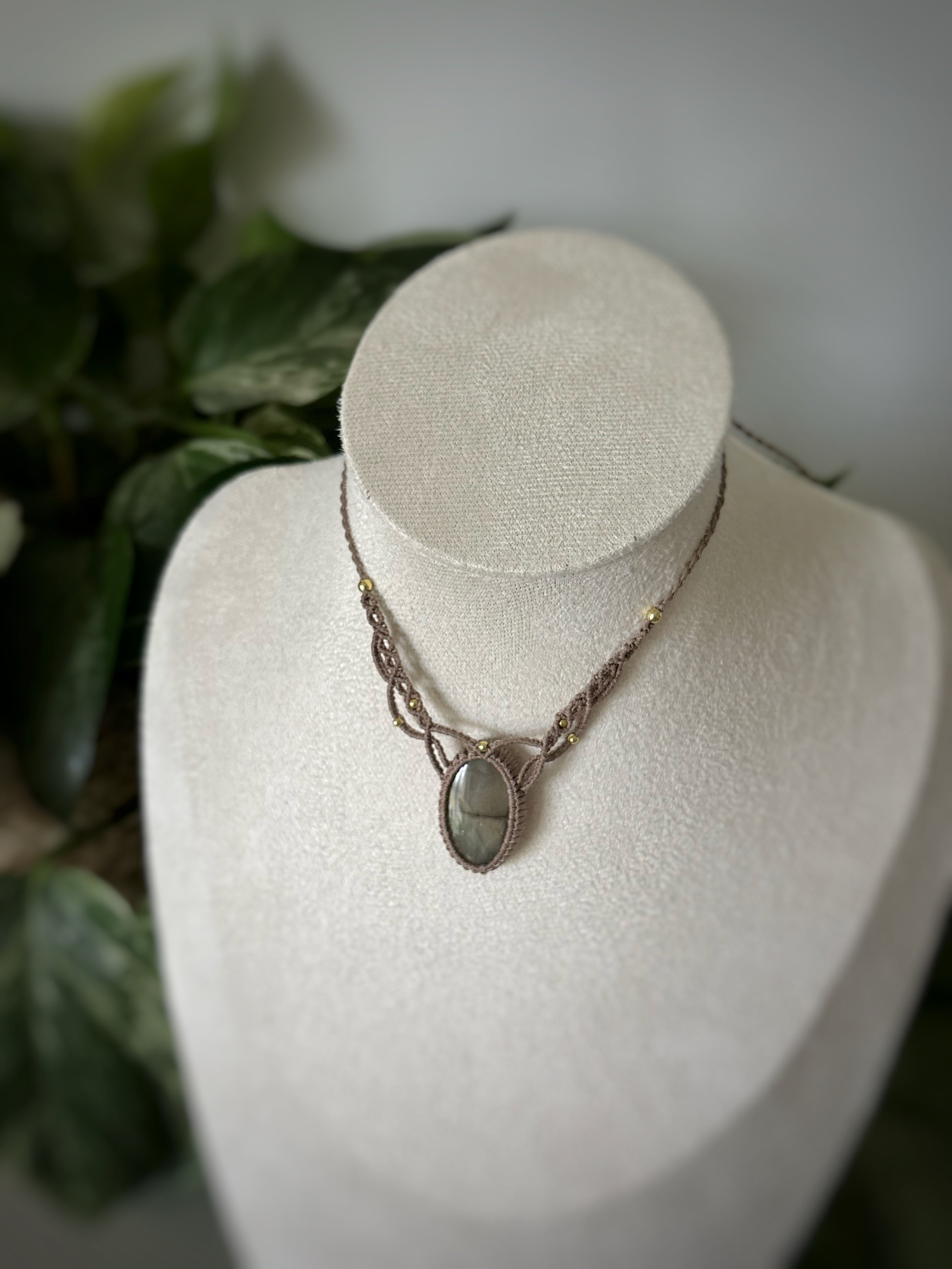 Collier Labradorite micro macramé