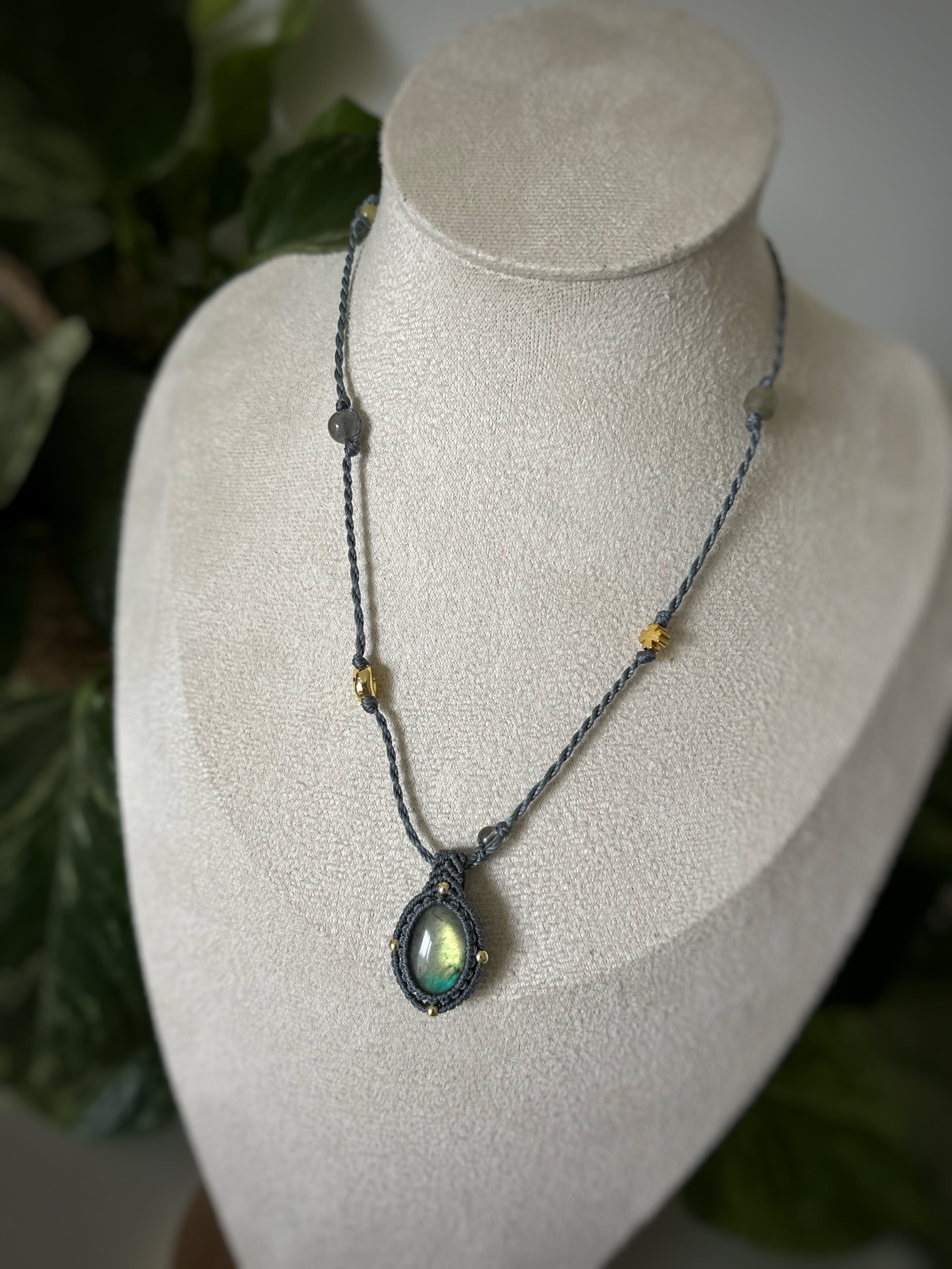 Collier Labradorite micro macramé - Bleu