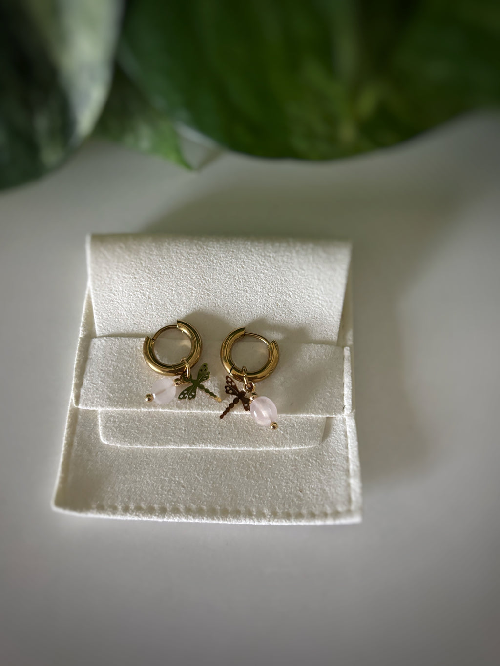 Boucle d’oreilles Arya - Quartz rose & libellule