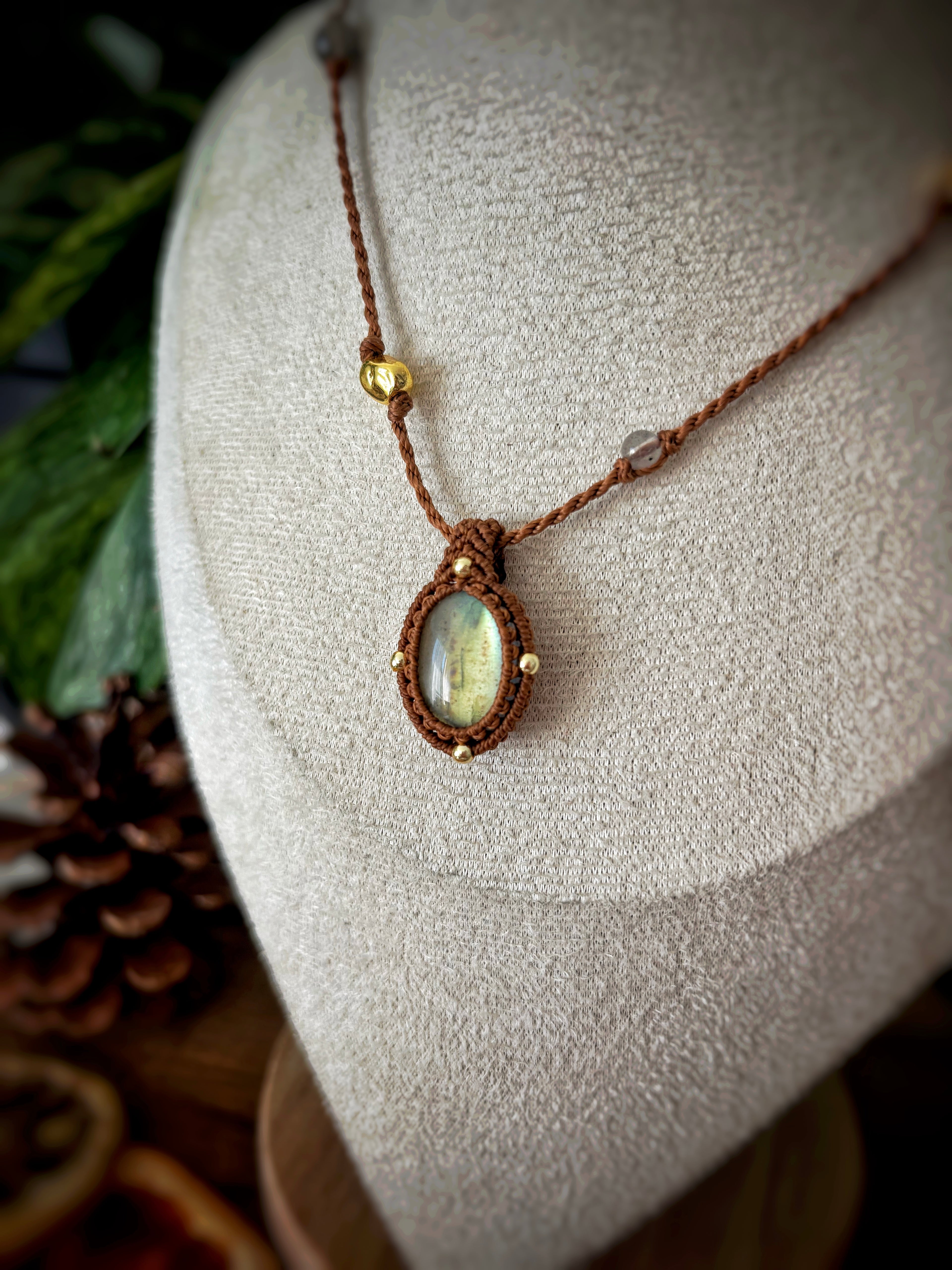 Talisman micro-macramé