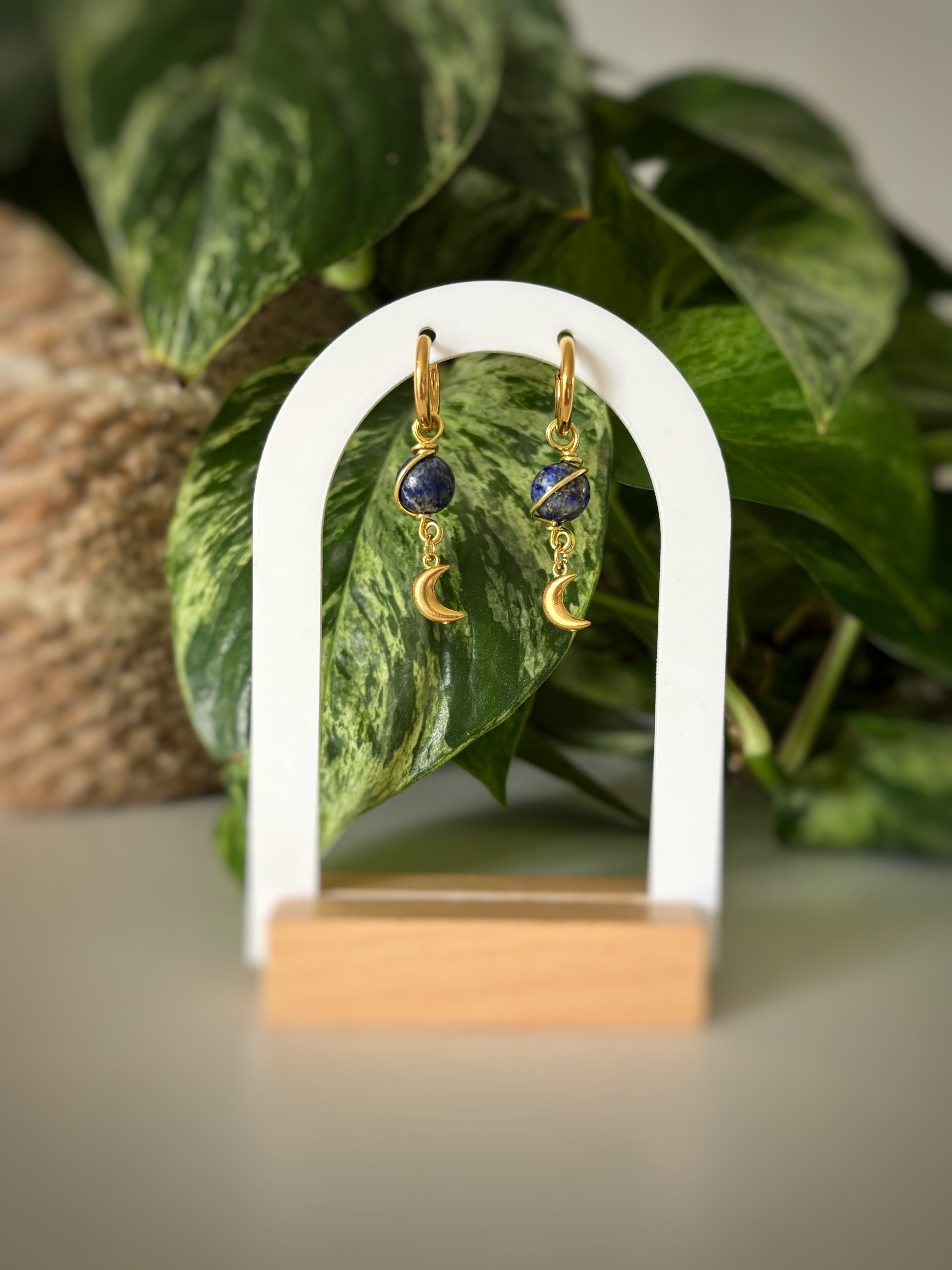 Boucles d’oreilles lune – Lapis Lazuli