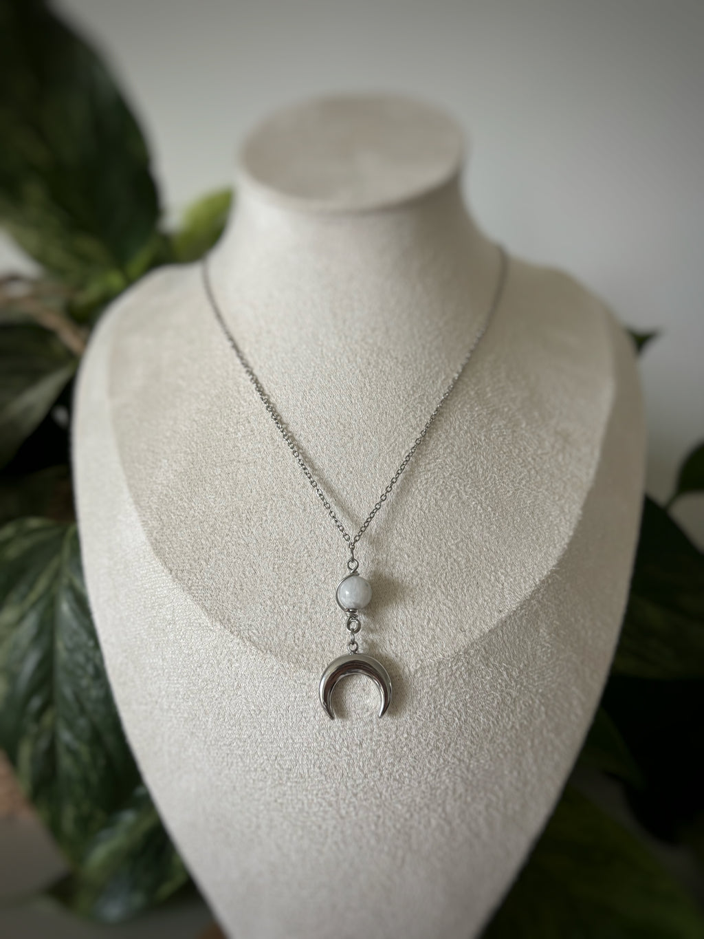 Collier argenté pierre de lune