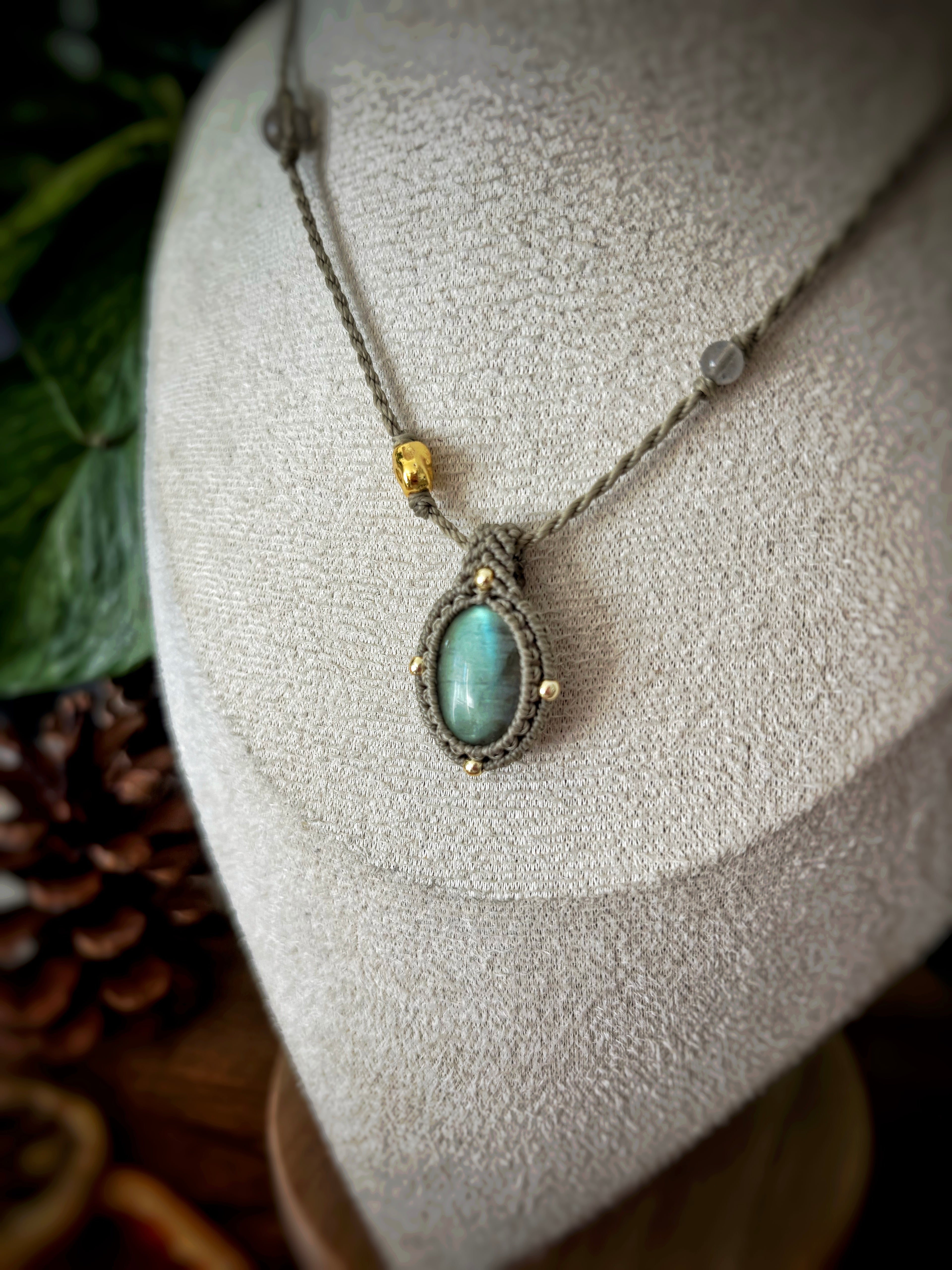 Talisman micro-macramé
