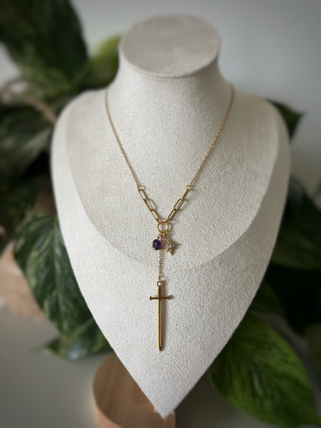Collier améthyste - épée