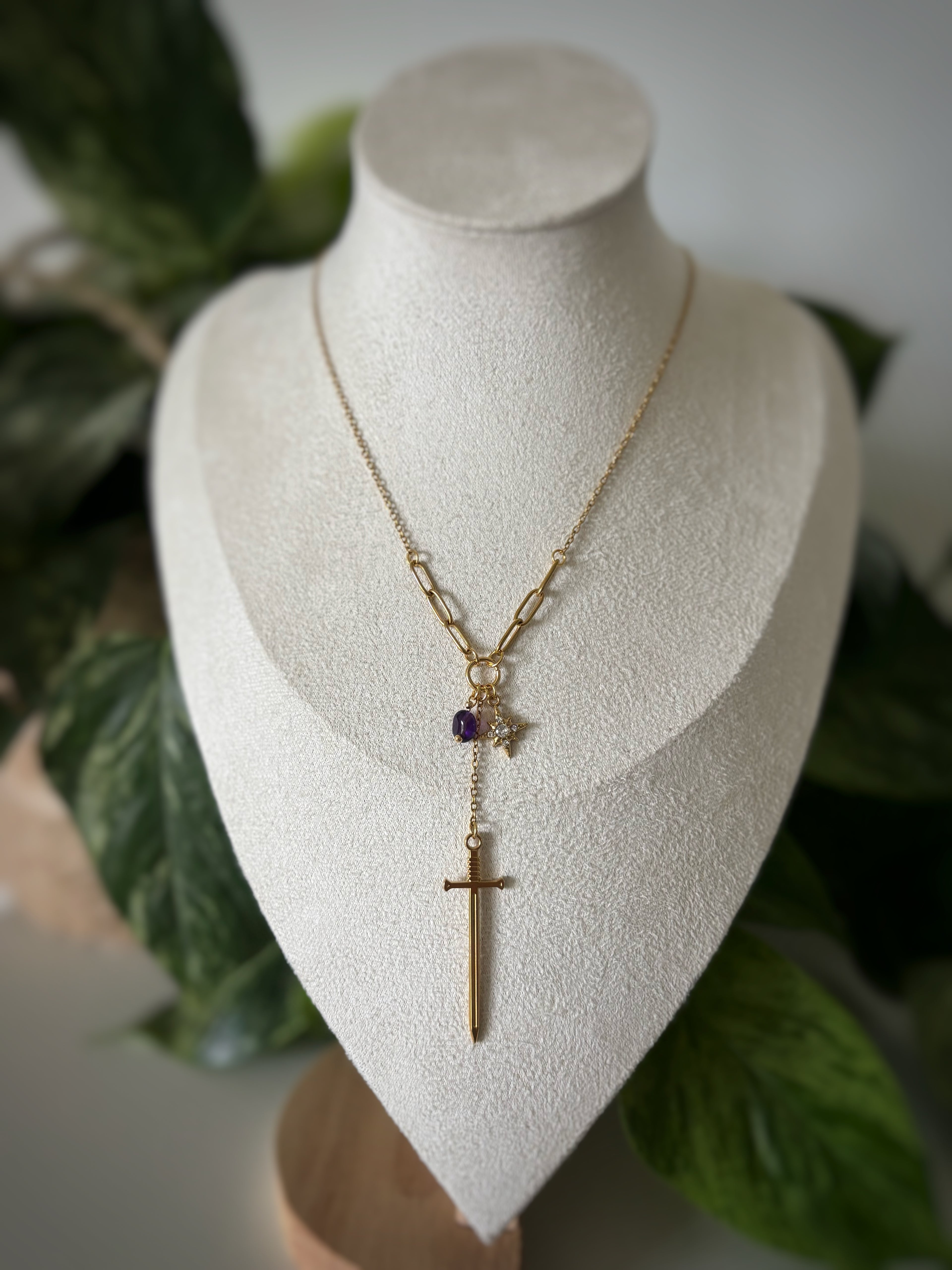 Collier améthyste - épée
