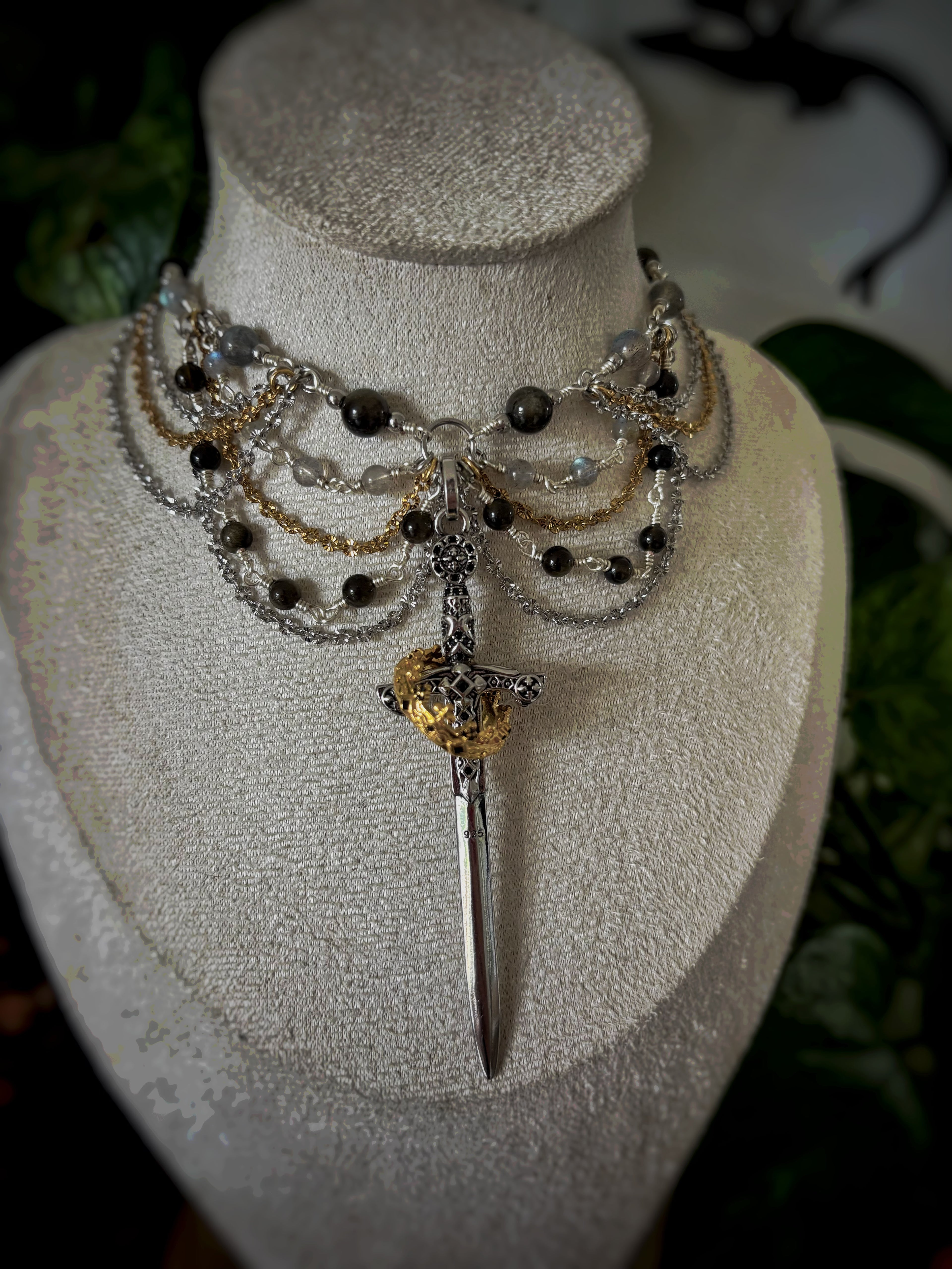 Collier Isalyn