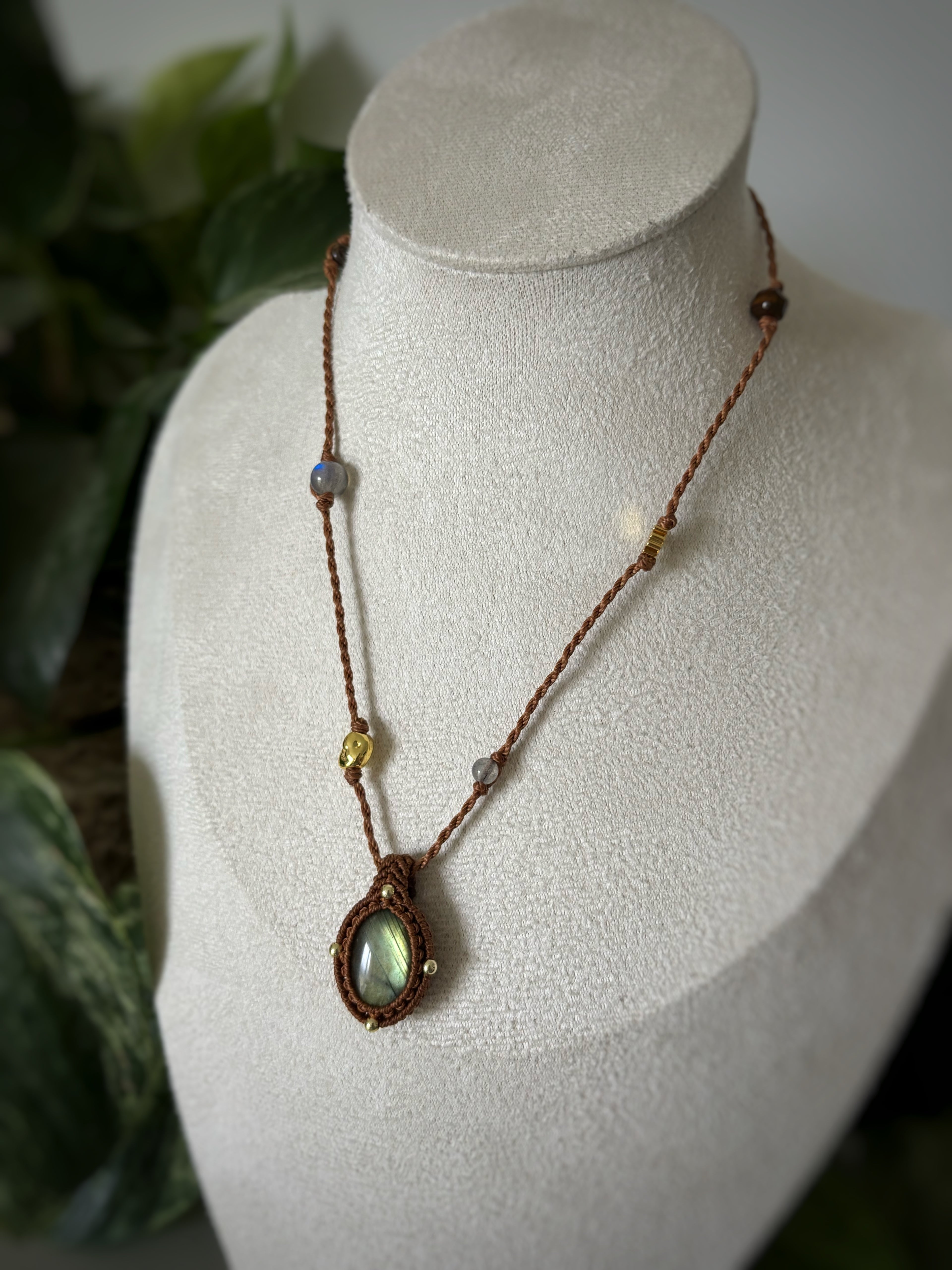 Collier Labradorite micro macramé - Marron