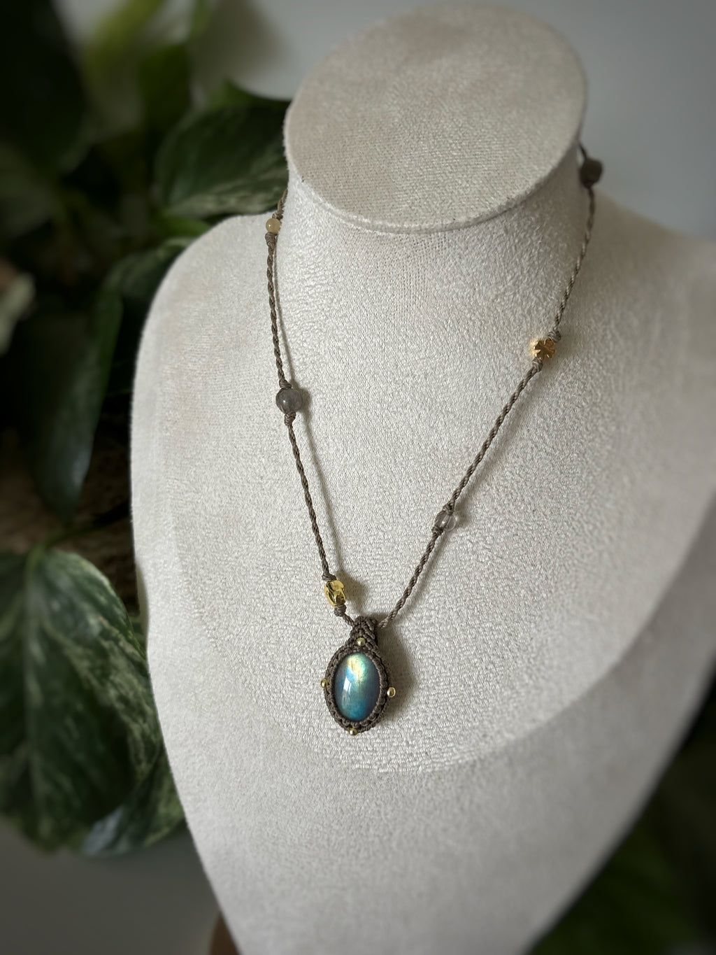 Collier Labradorite micro macramé - taupe