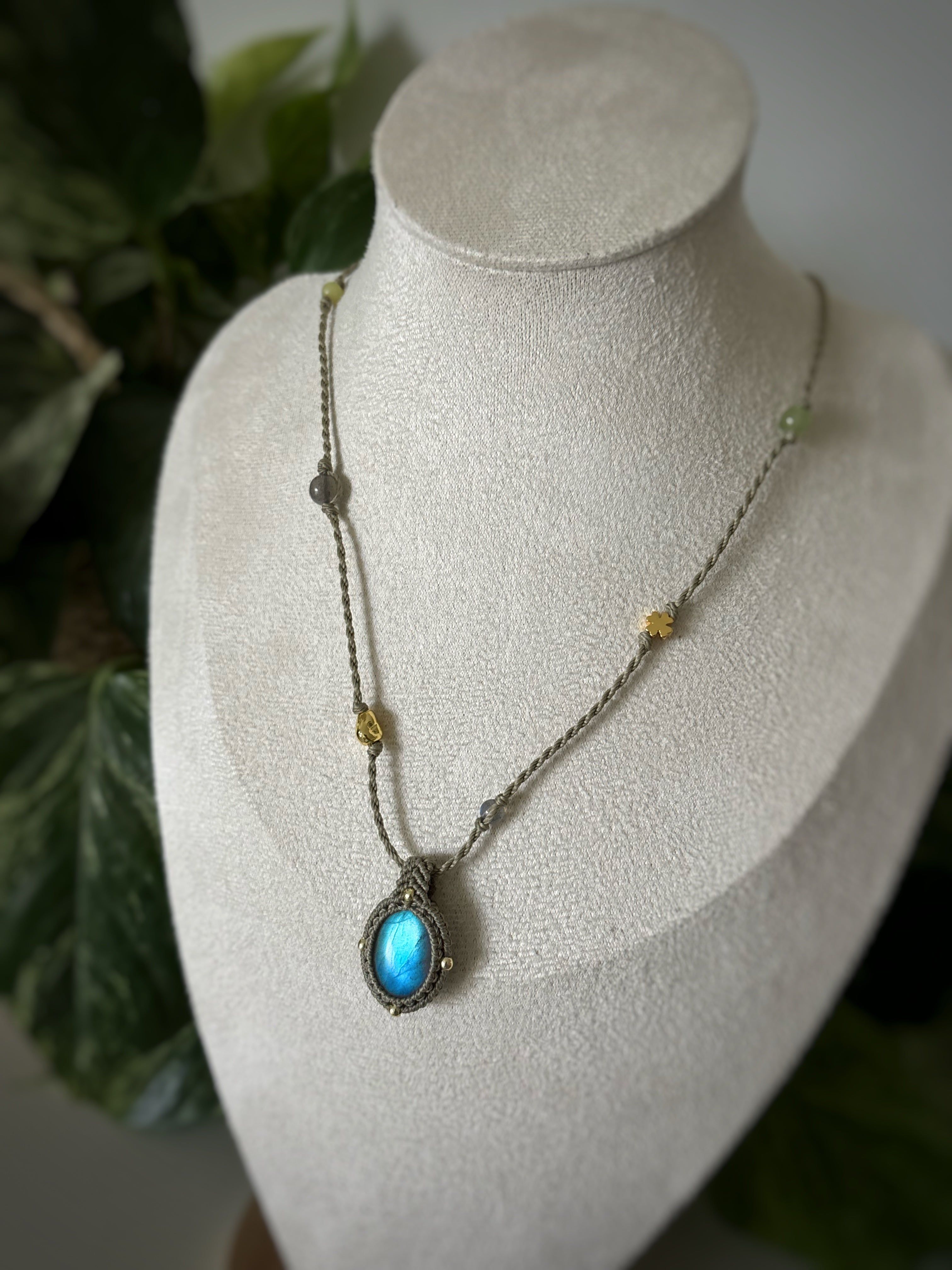 Collier Labradorite micro macramé - Gris