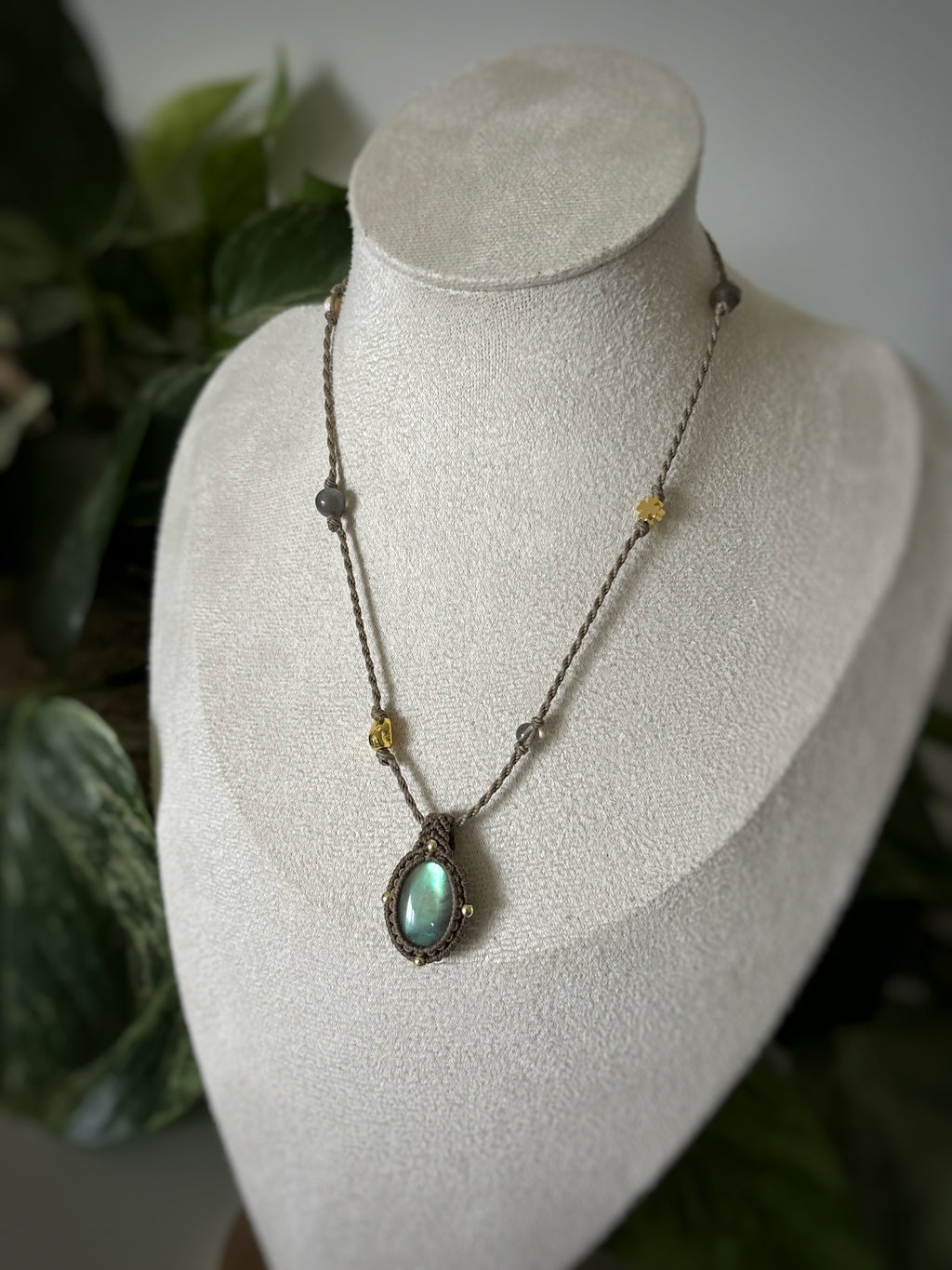 Collier Labradorite micro macramé - taupe