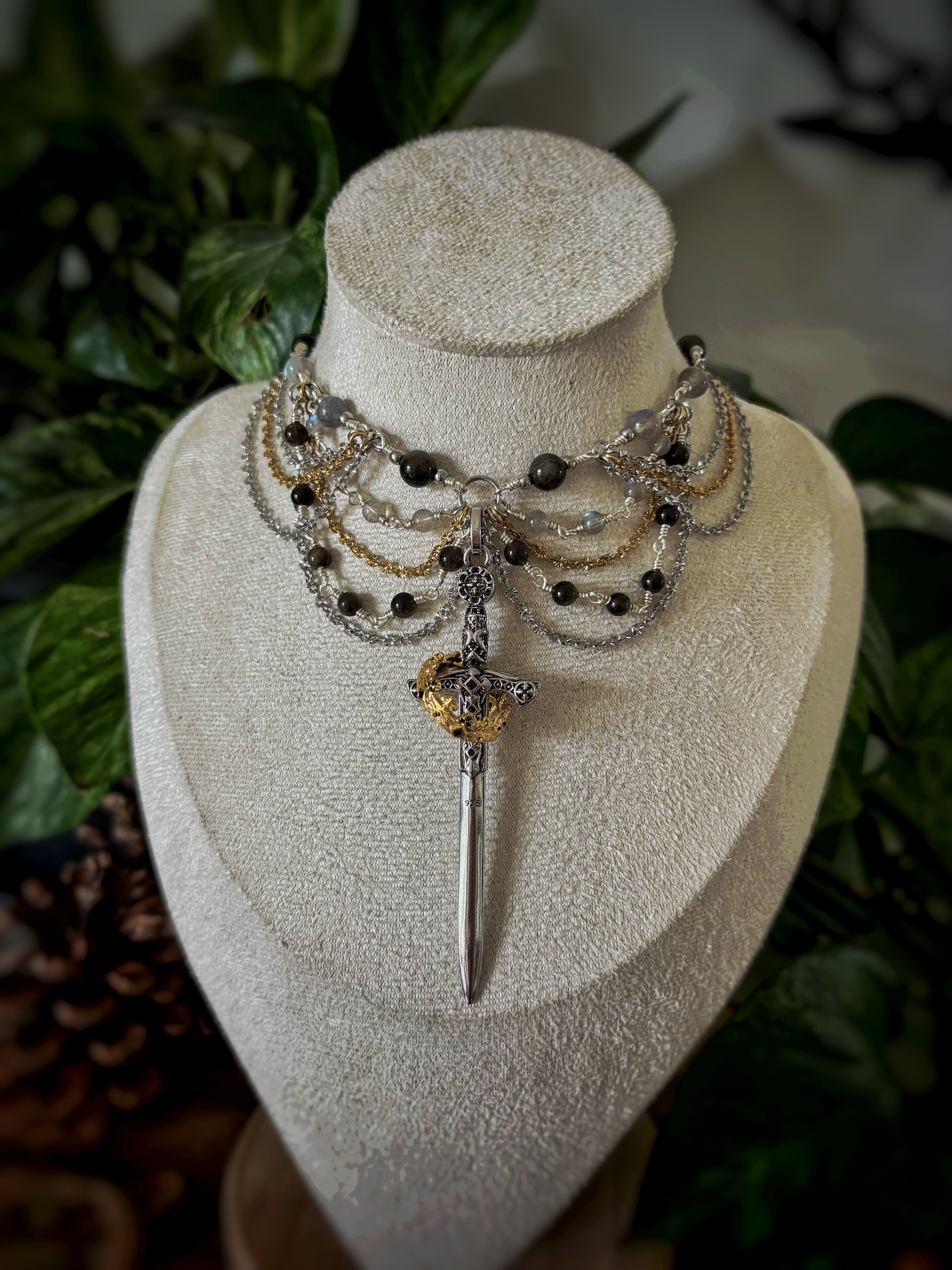 Collier Isalyn