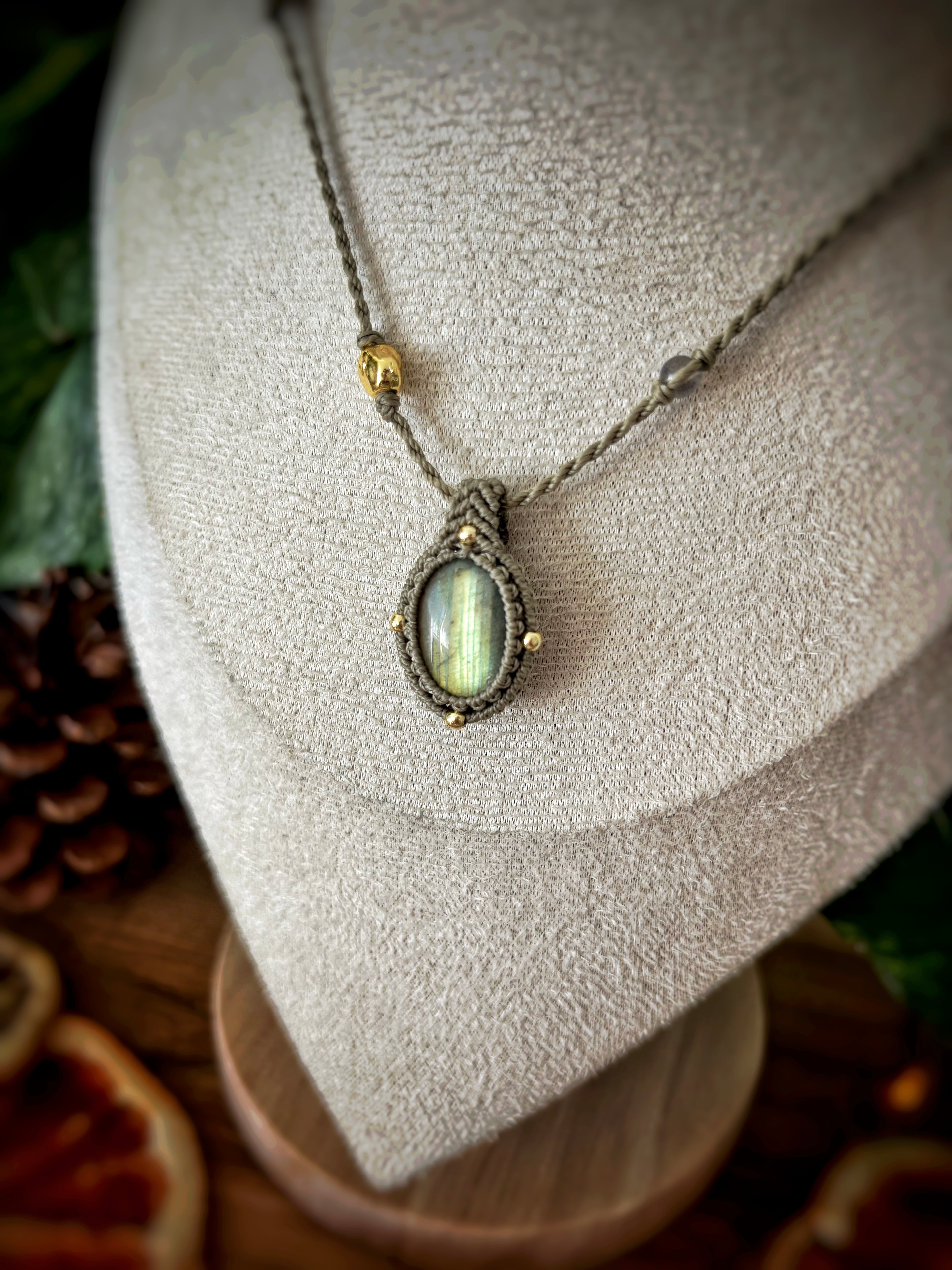 Talisman micro-macramé