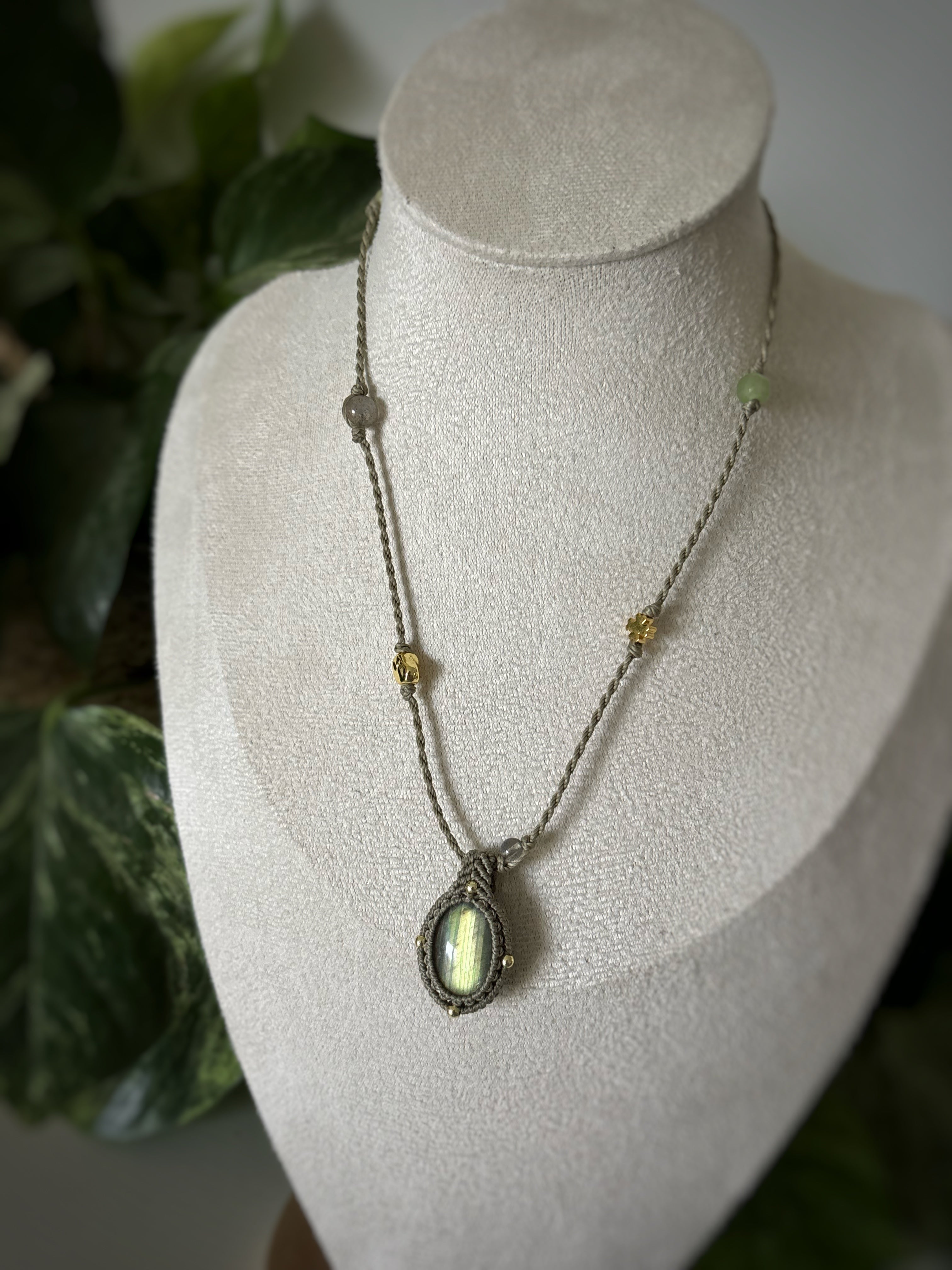 Collier Labradorite micro macramé - Gris