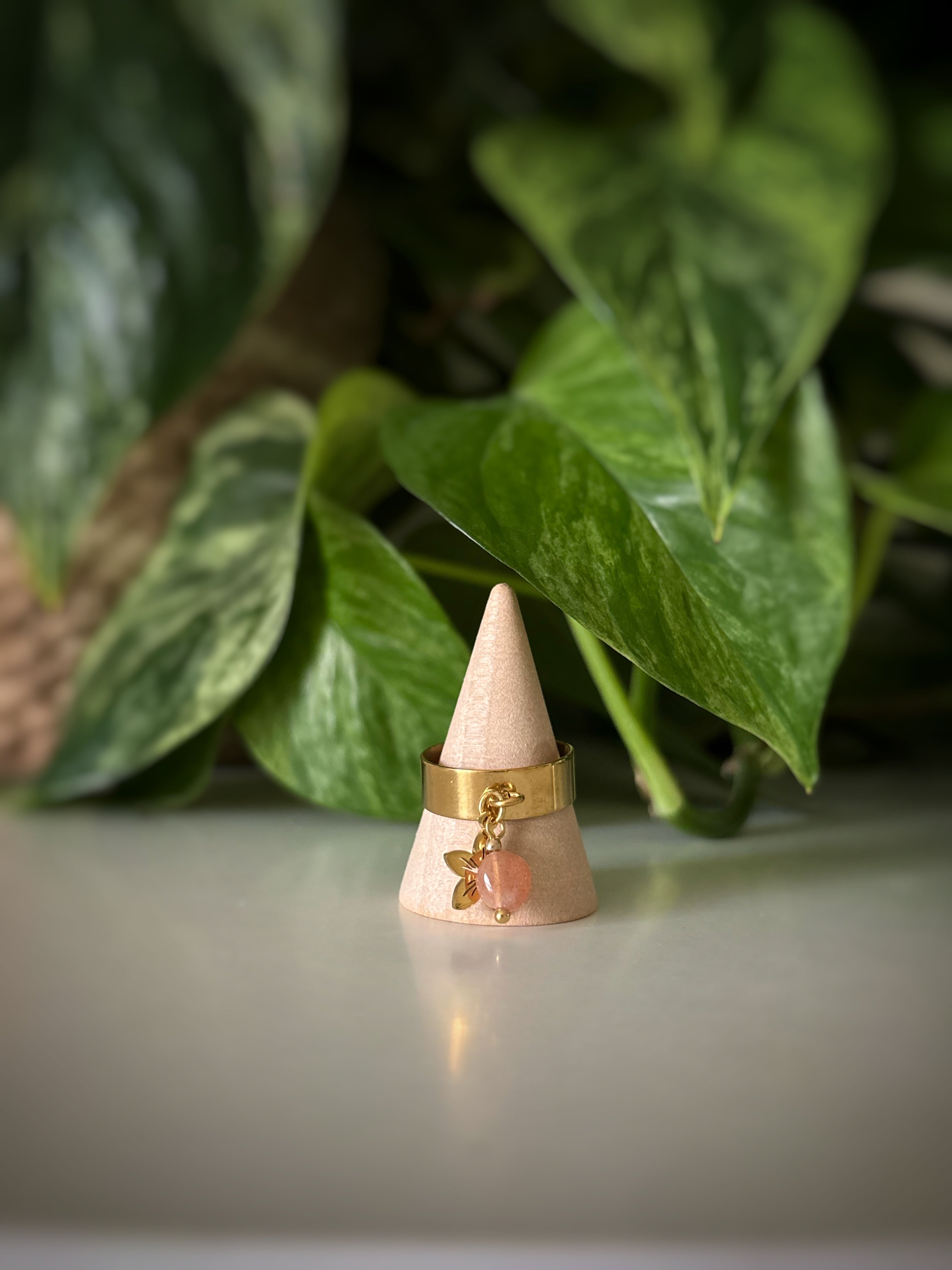 Bague ajustable fleur - Pierre de soleil