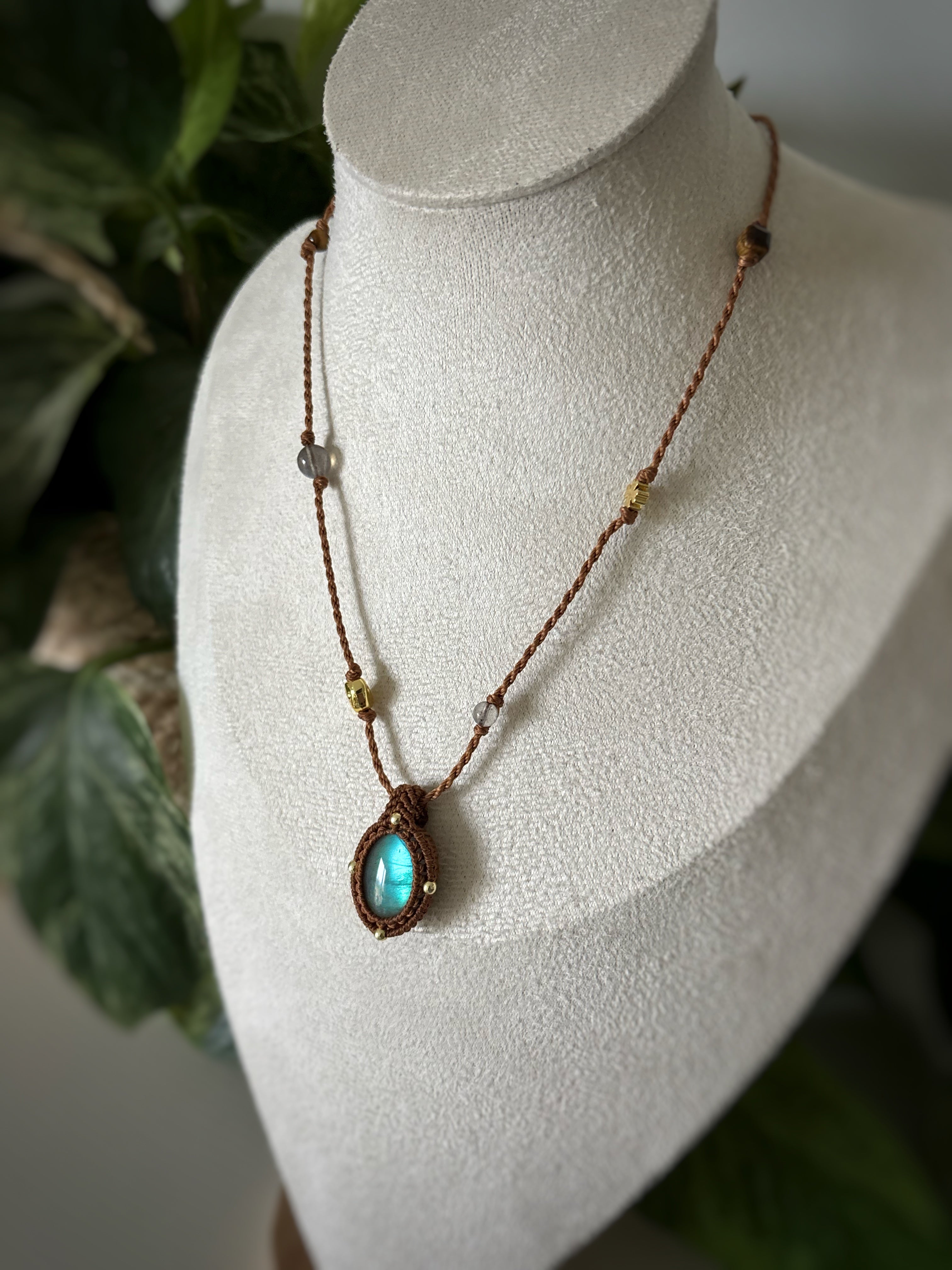 Collier Labradorite micro macramé - Marron