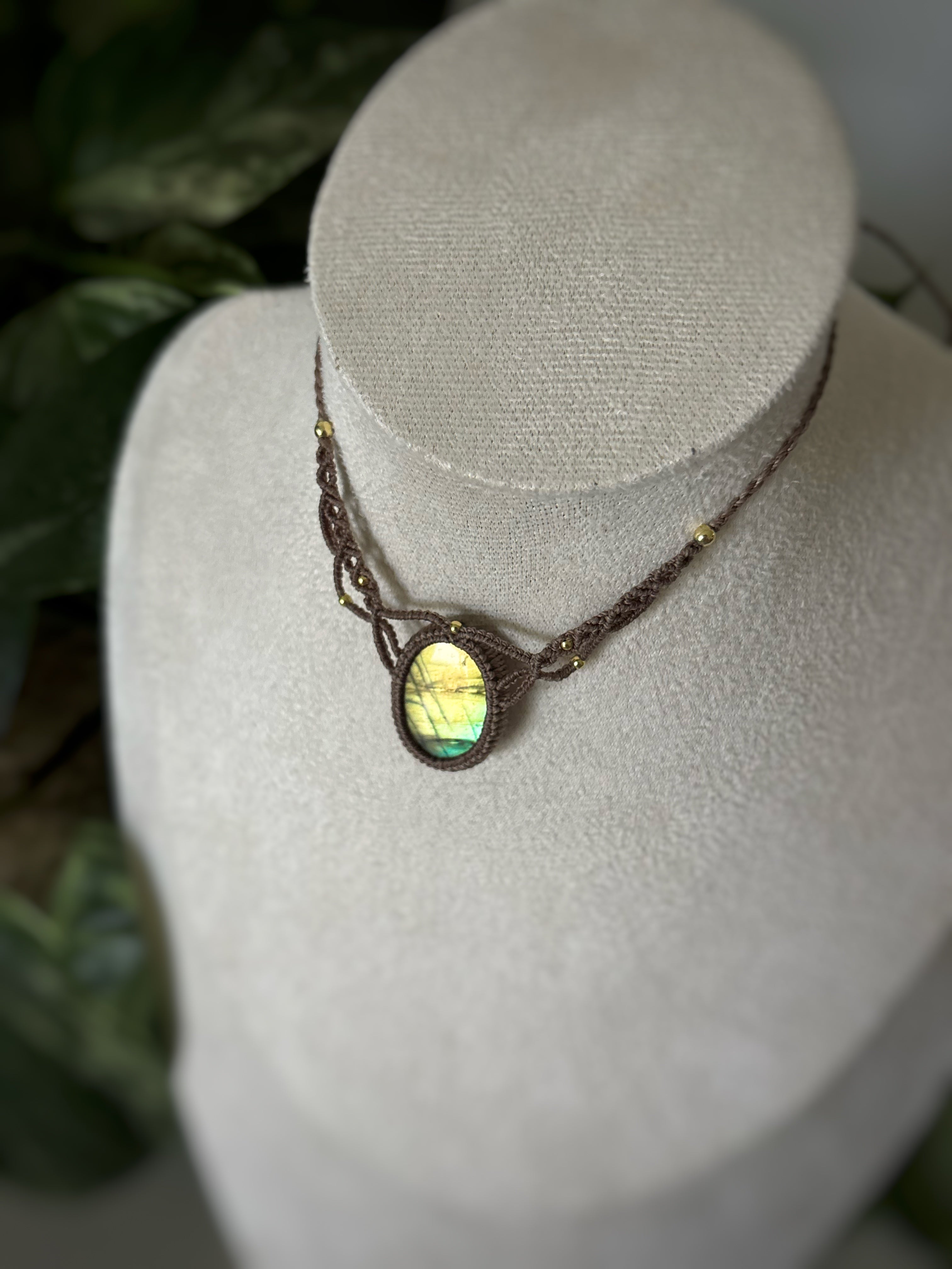 Collier Labradorite micro macramé