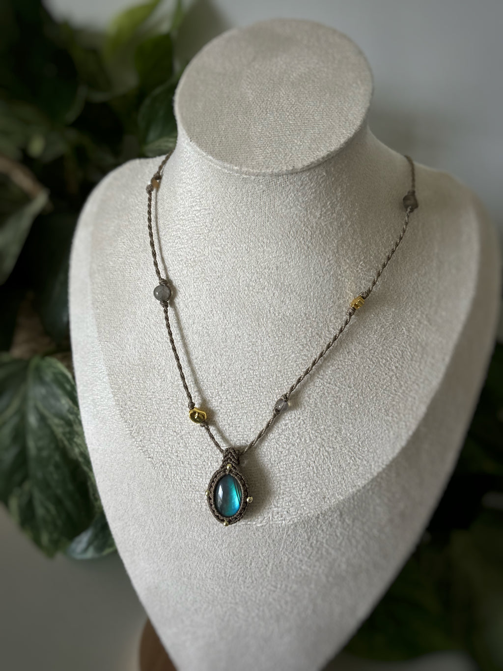 Collier Labradorite micro macramé - taupe