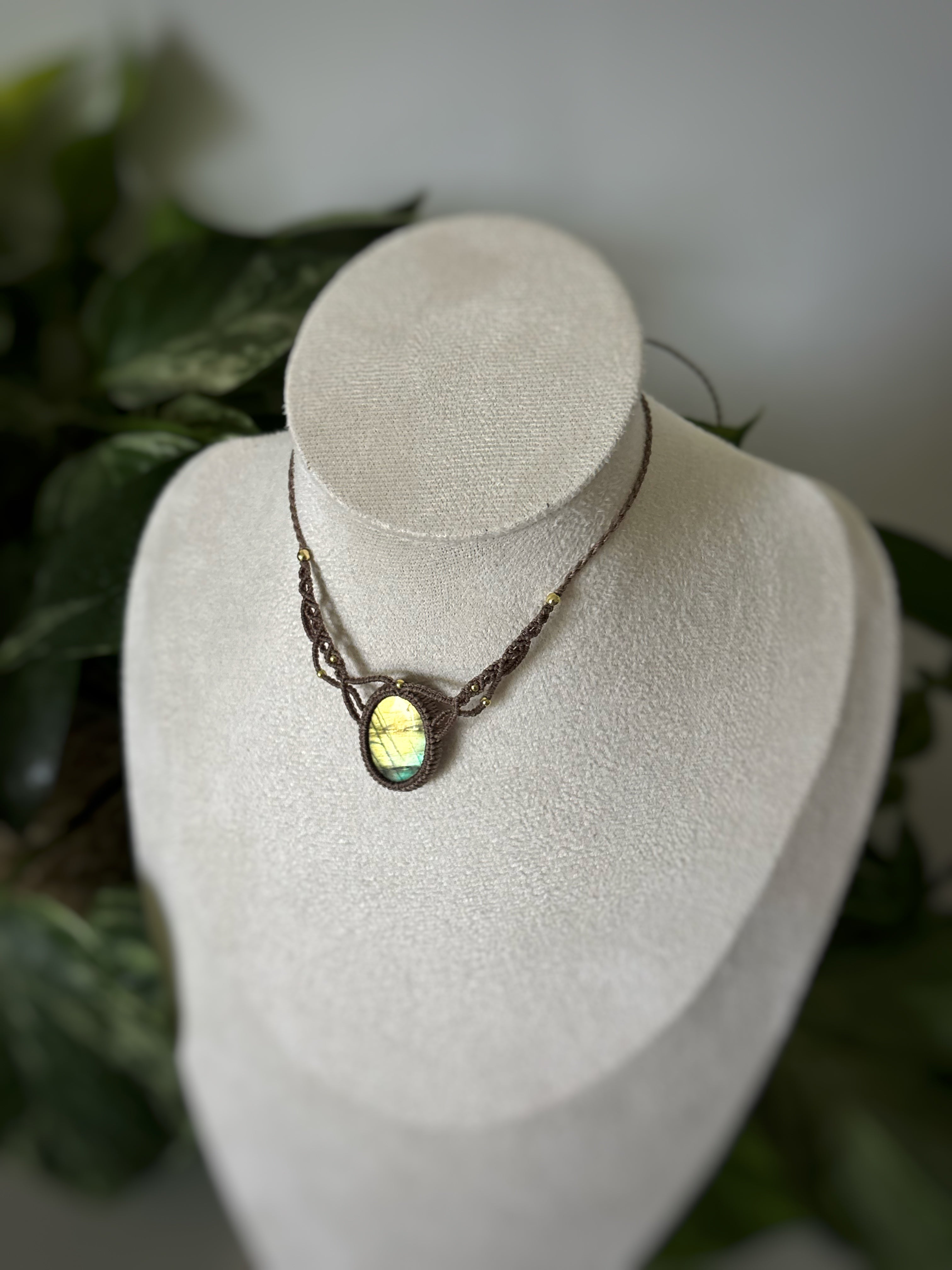 Collier Labradorite micro macramé