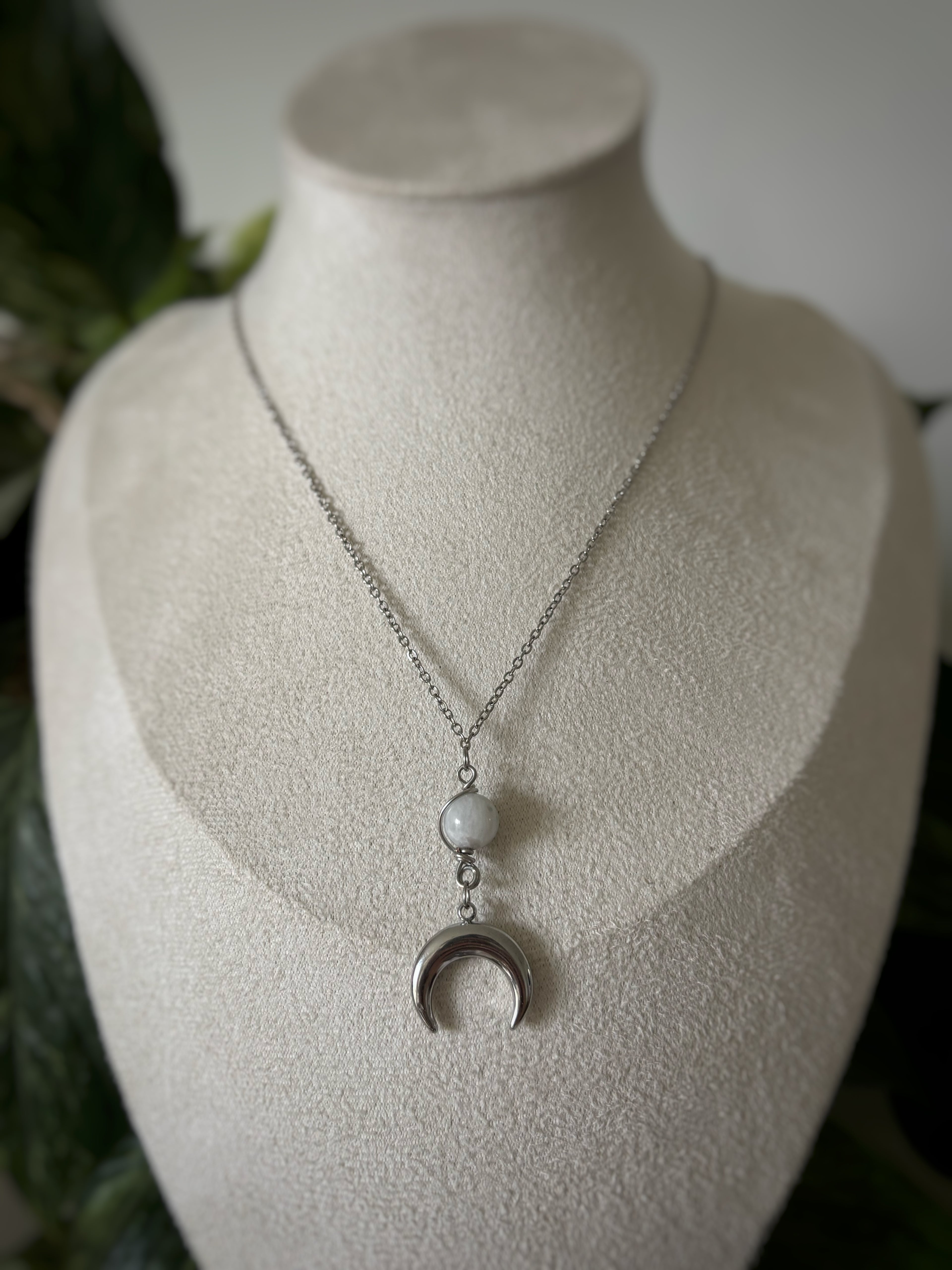 Collier argenté pierre de lune
