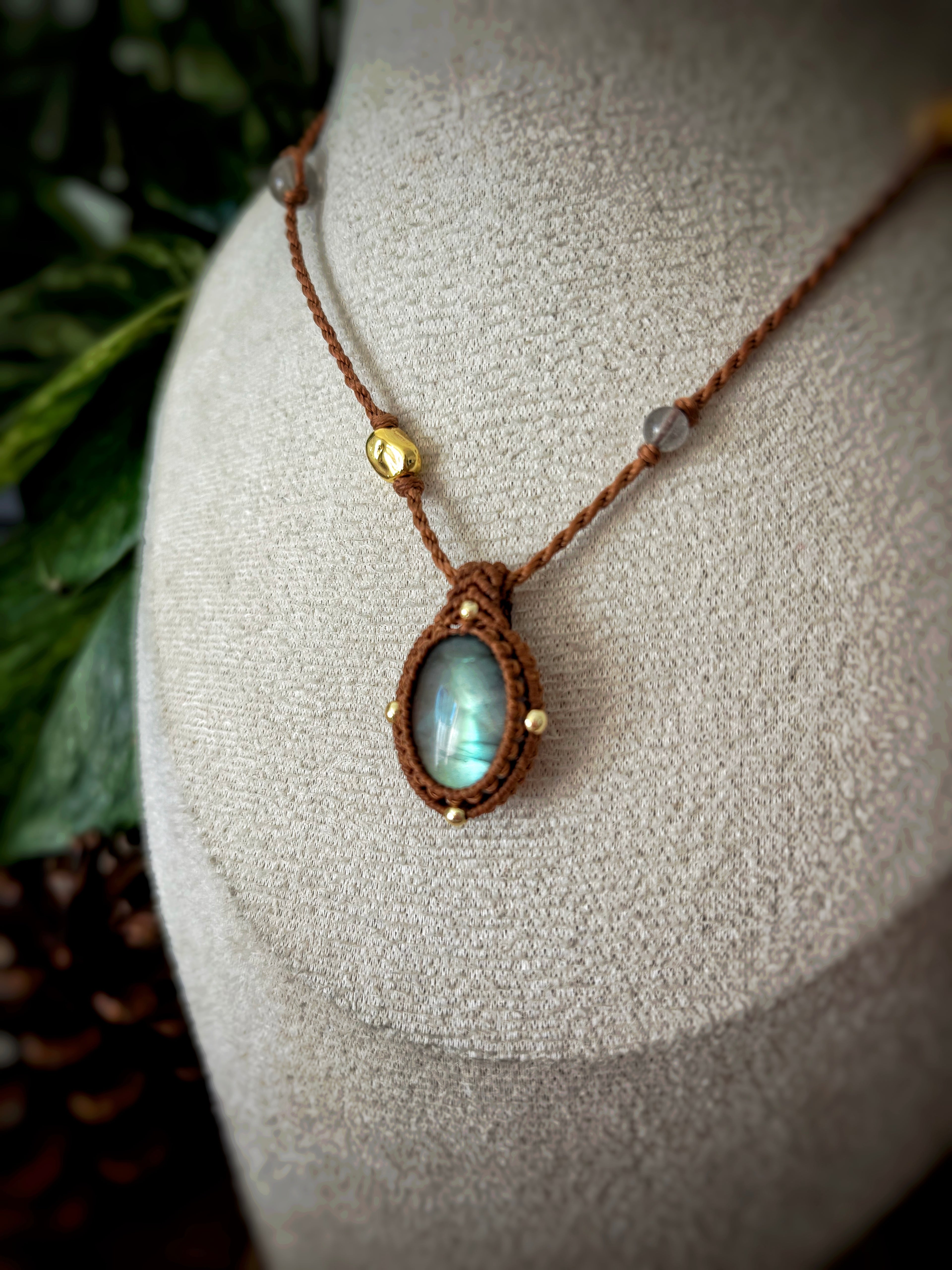 Talisman micro-macramé